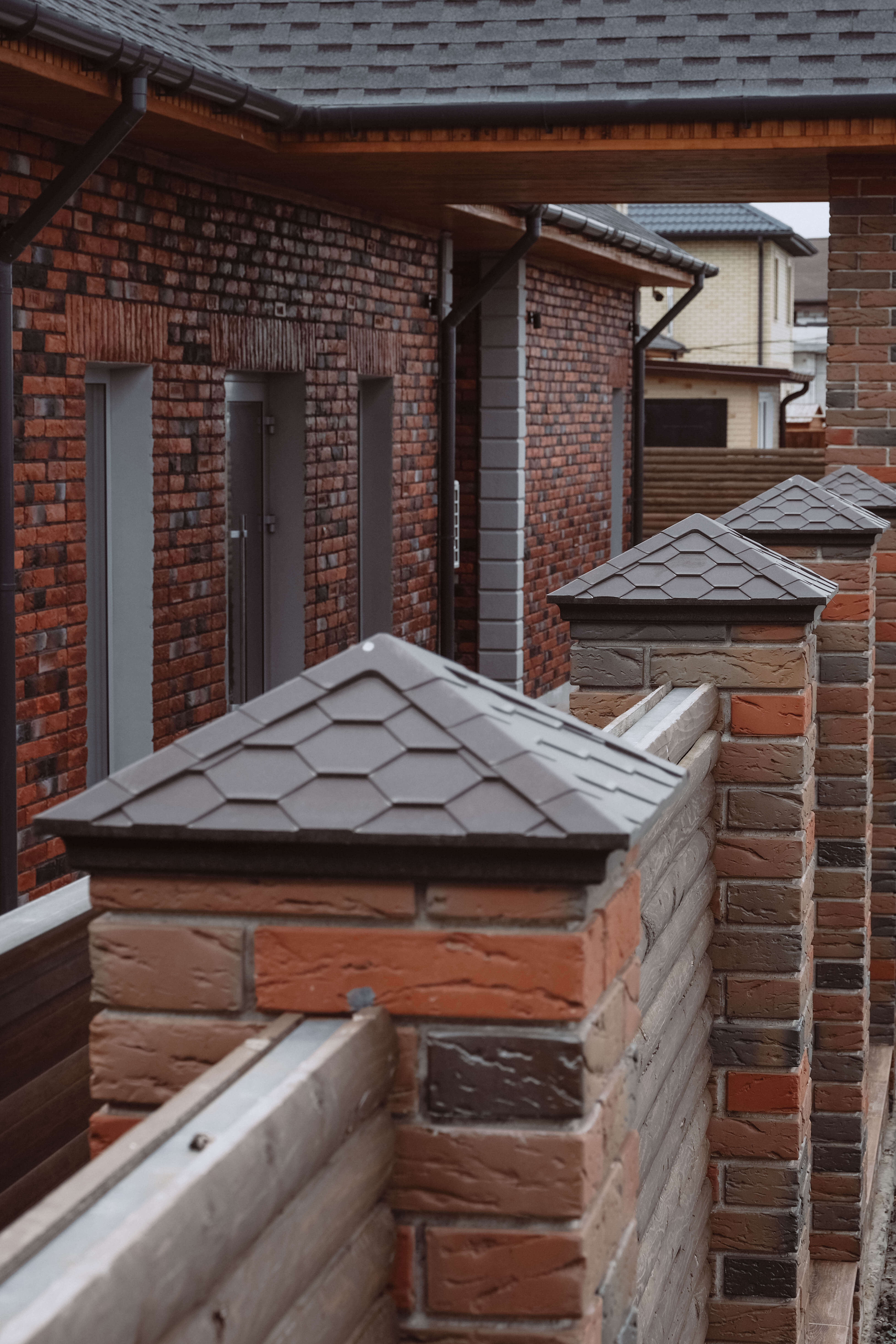 Колпак Zking Эверест Коричневый на столб 1.5х1.5 кирпича (390х390мм) в Омске фото